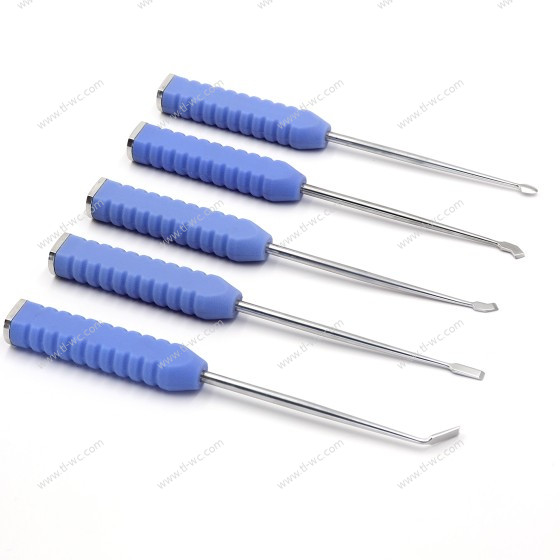 Ein chirurgischer gegenstand. Hammer für knochen.